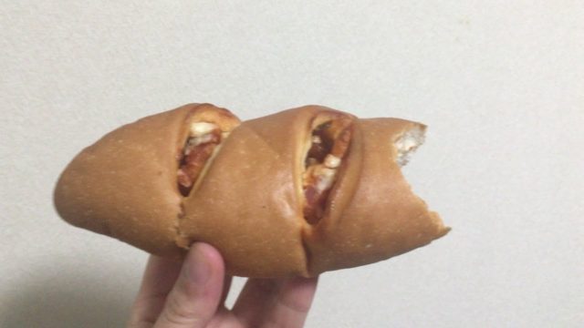 山崎製パン包み焼きピザパンの外観